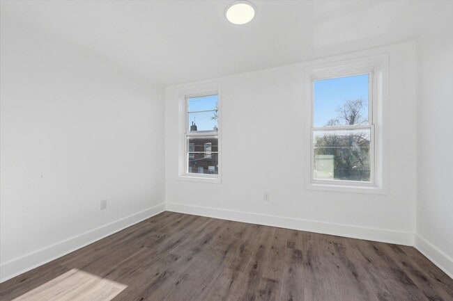 Building Photo - 2BR/3BA House | Central AC | Fast Approval