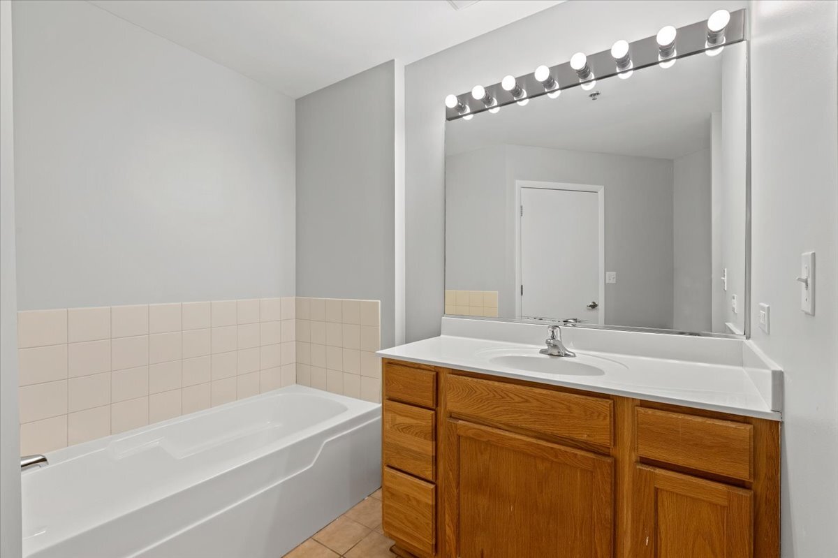 Building Photo - 1600 S Indiana Ave