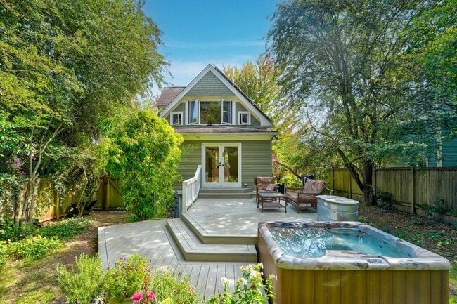 Building Photo - Phenomenal QA Home!