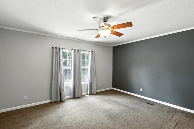 Building Photo - 13 Carlitos Ln
