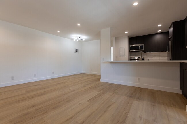 Building Photo - 20930 Parthenia St