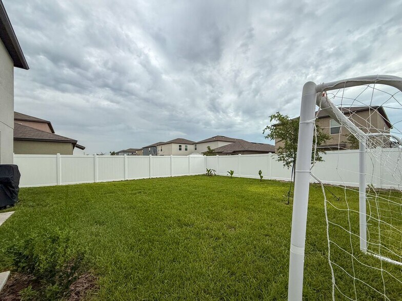 Building Photo - 111 Rain Lily Ave