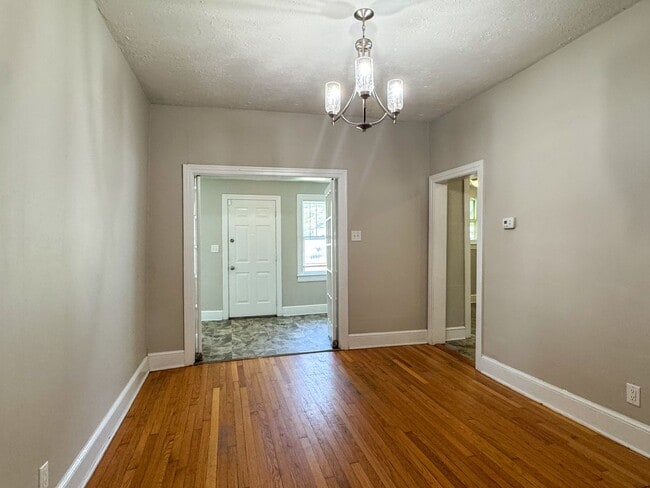 Building Photo - 511 N 6th Ave