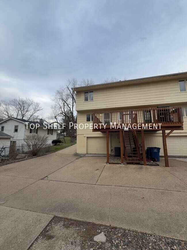 Building Photo - 302 E Park Ave