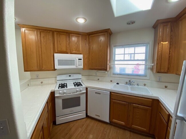 Building Photo - 794 Lighthouse Ave