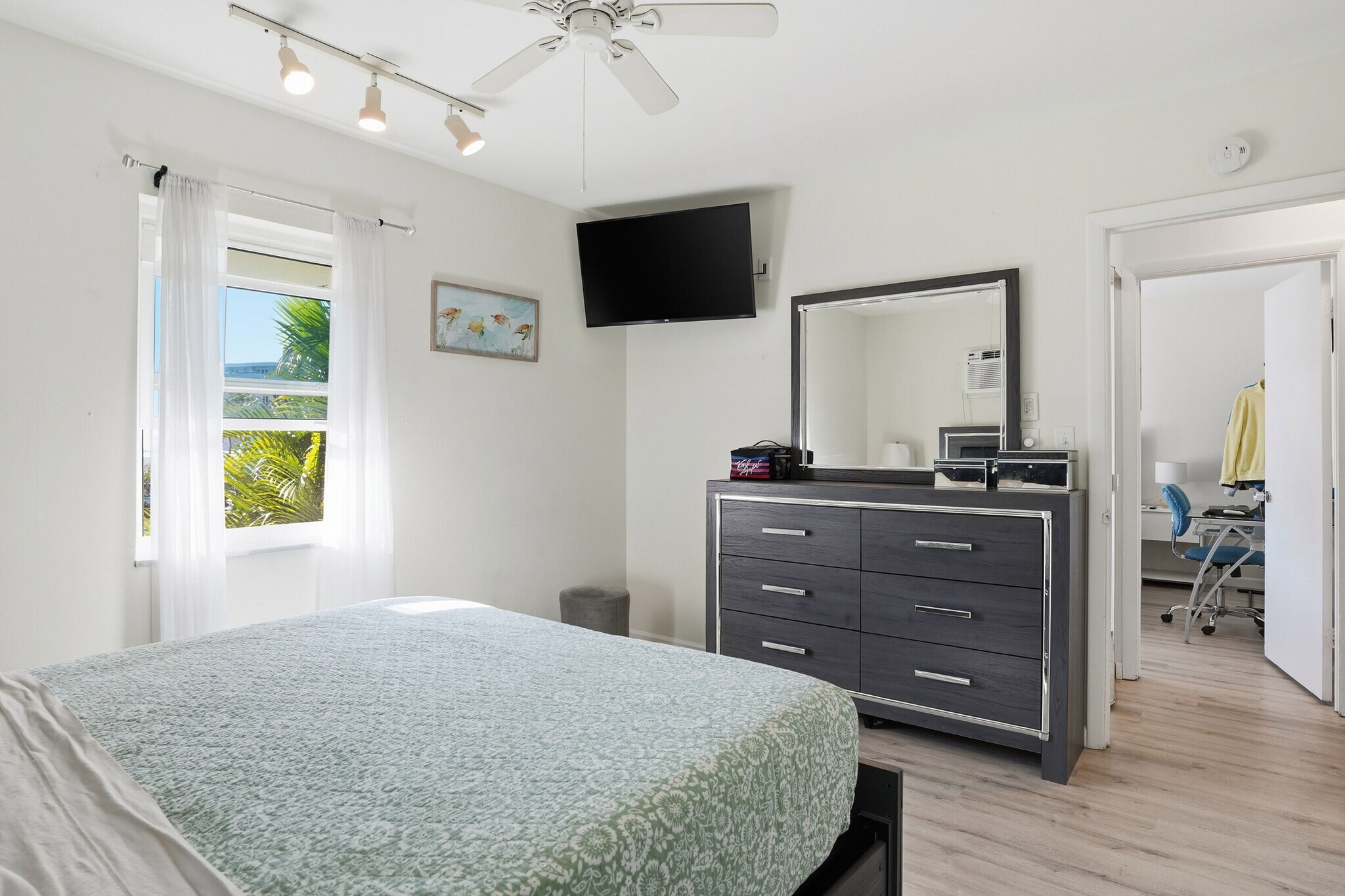 Building Photo - 235 Seaview Ct