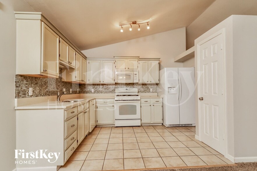 Building Photo - 1831 Florine Ct