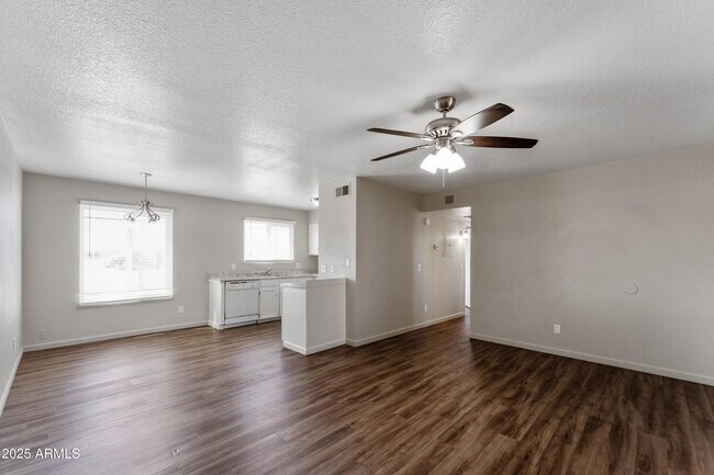 Building Photo - 808 N Revere