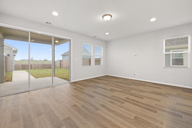 Building Photo - 303 Elm Br Trl