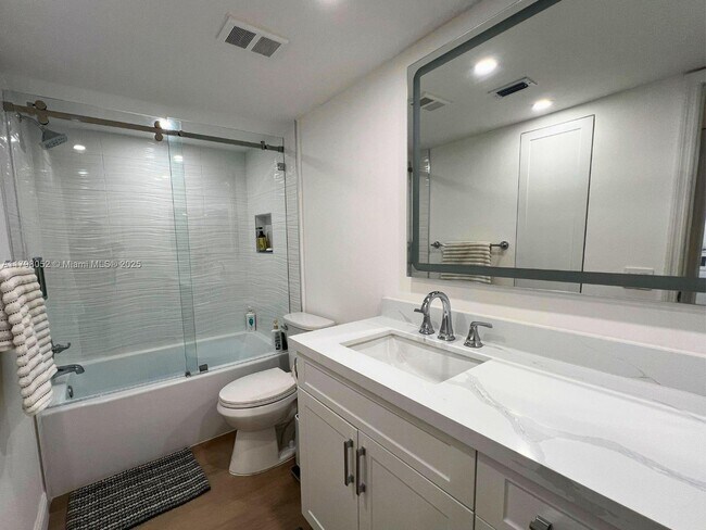 Building Photo - 12870 Vista Isles Dr