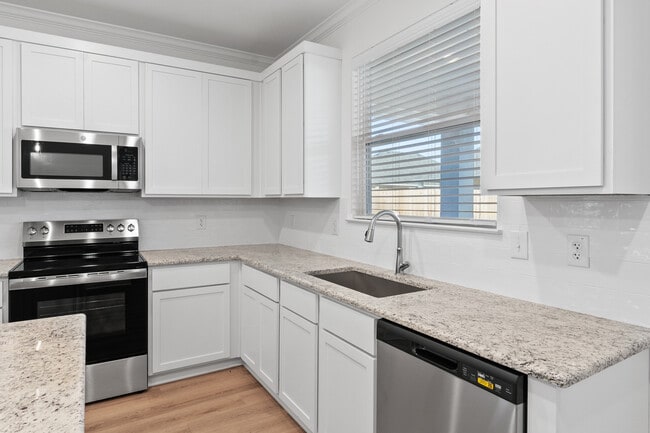 Building Photo - 8014 Timber Holw Ln