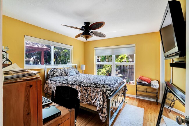 Building Photo - 131 SE 13th St