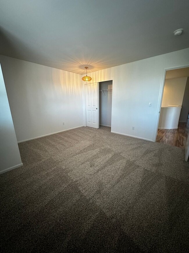 Building Photo - Gorgeous 4 Bedroom Lake Stevens Home in Cr...
