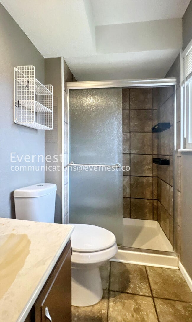 Building Photo - 309 SW Richwood Ln