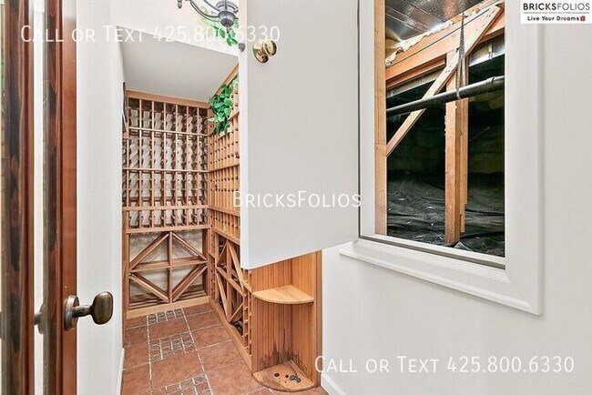 Building Photo - Luxurious 4-bedroom home in Sammamish with...