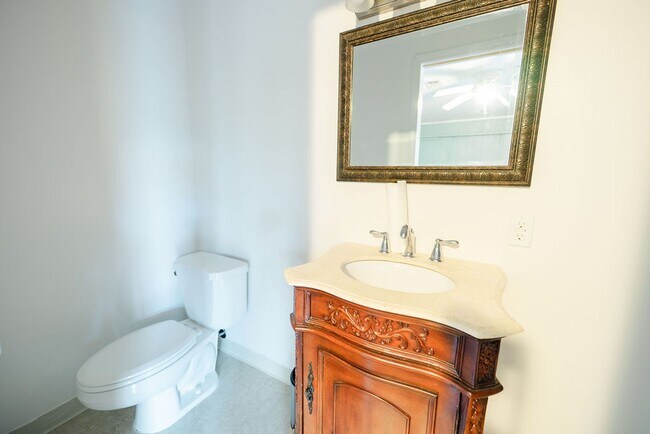 Building Photo - Beautiful 4 bedroom, 3 bathroom home on the East End of Hot Springs Village. Pets are considered ...