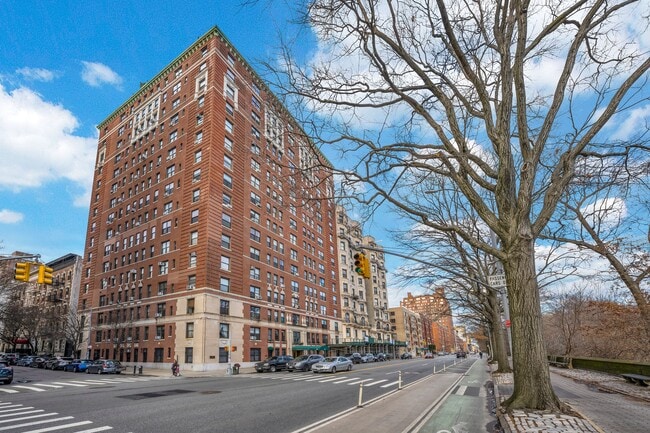 Building Photo - 415 Central Prk W