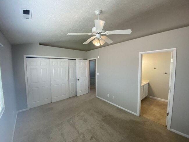 Building Photo - Single Family home - 2 story