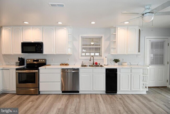 Building Photo - 10049 Meleen Dr