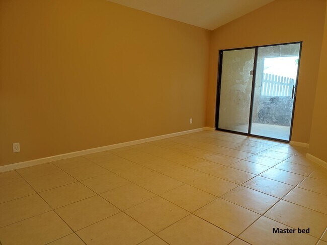 Building Photo - 3826 Circle Lake Dr