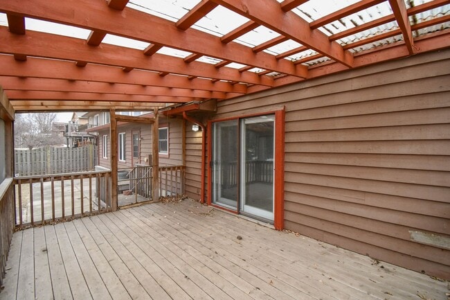 Building Photo - 3305 E 33rd St