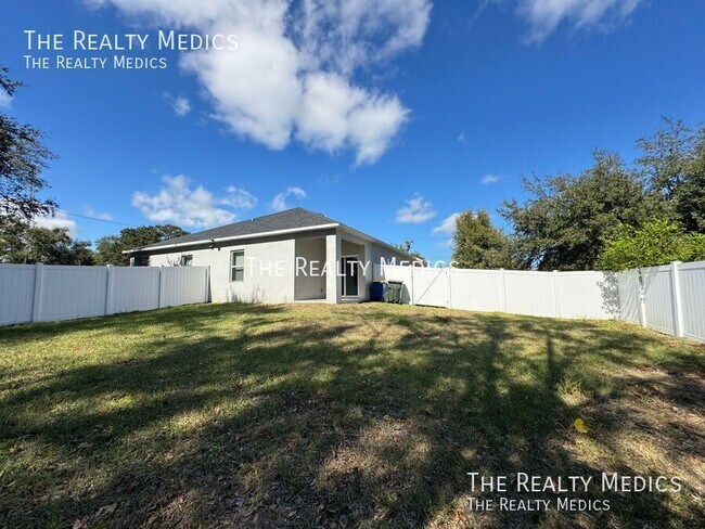 Building Photo - 1999 Marshall St