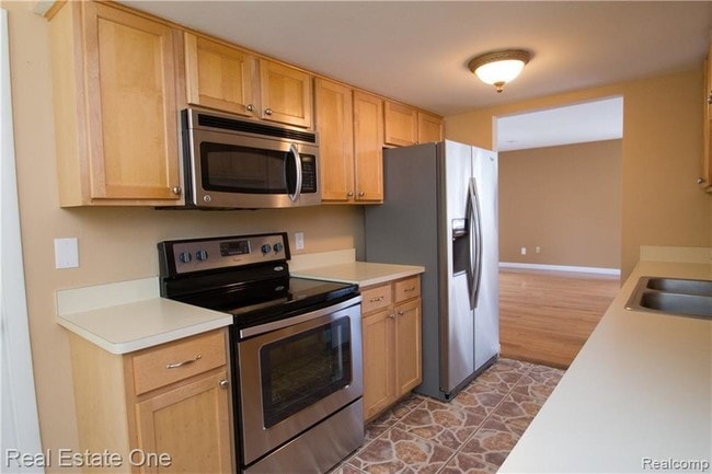 Building Photo - 27081 Farmbrook Villa Dr