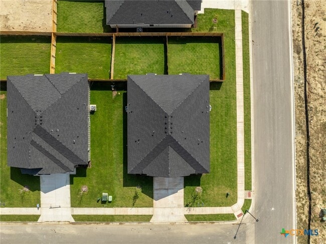 Building Photo - 3800 Hickory Dr