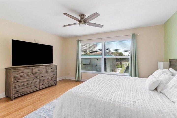 Building Photo - 842 SE 19th Ave