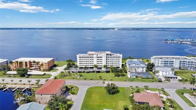 Building Photo - 1500 Park Beach Cir