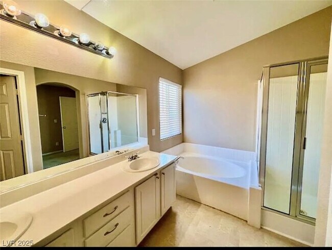 Building Photo - 2455 Silver Sunrise Ln