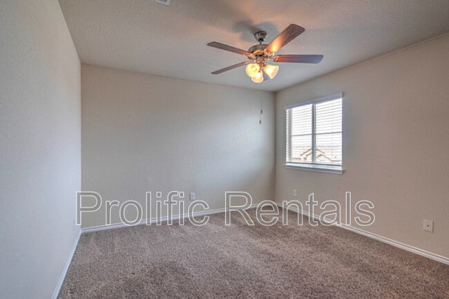 Building Photo - 5300 Primavera Ln