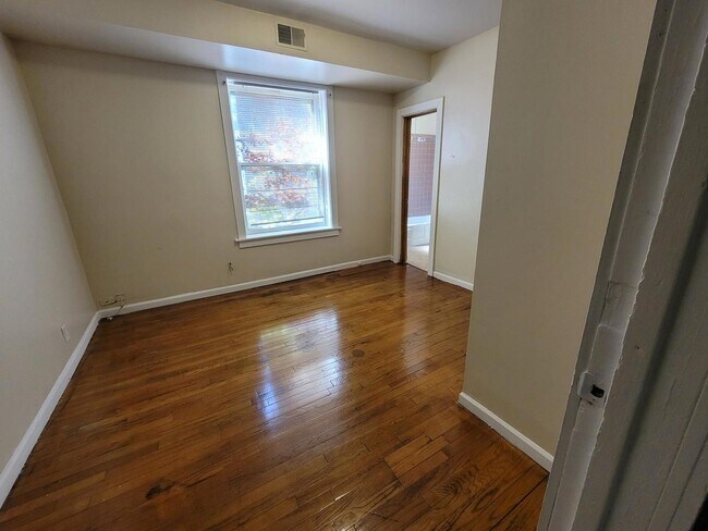 Building Photo - 6725 S Clyde Ave