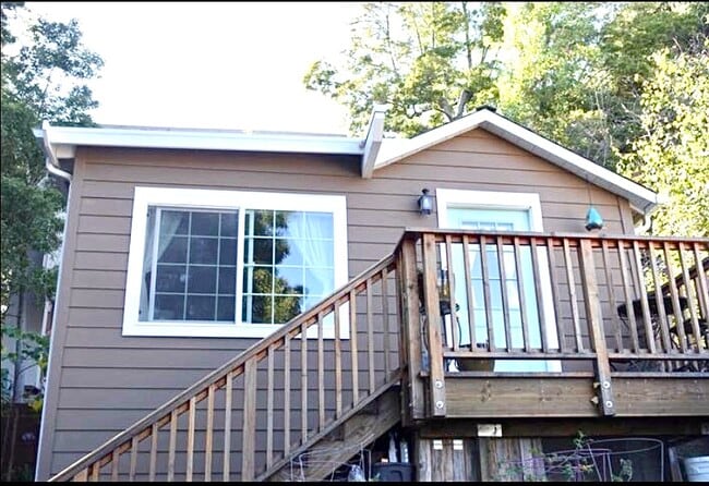 Building Photo - 575 Valle Vista Ave