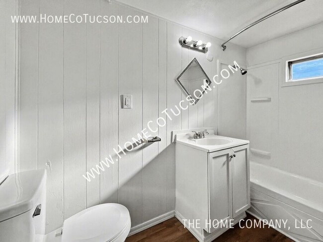 Building Photo - 1563 W Patton St