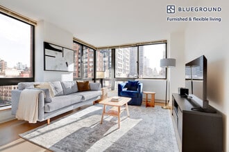 Building Photo - 255 W 94th St