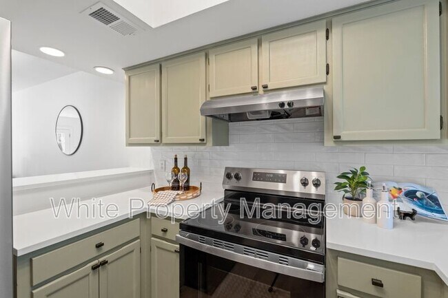 Building Photo - 9231 Kings Canyon Dr