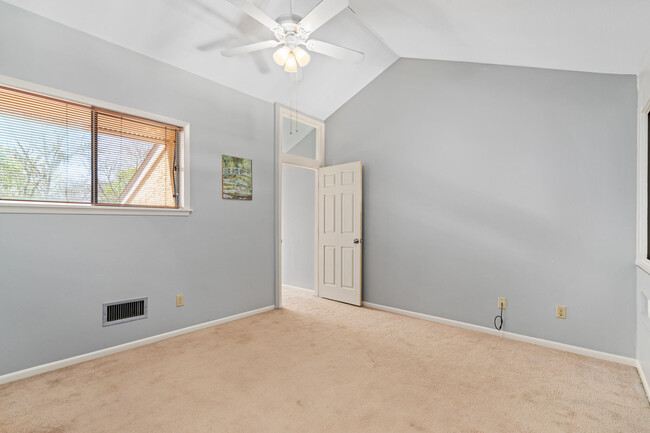 Building Photo - 300 Yacht Club Dr