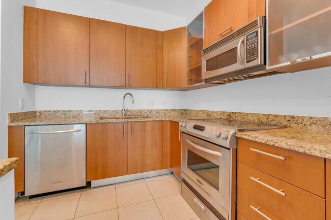 Building Photo - 1945 S Ocean Dr