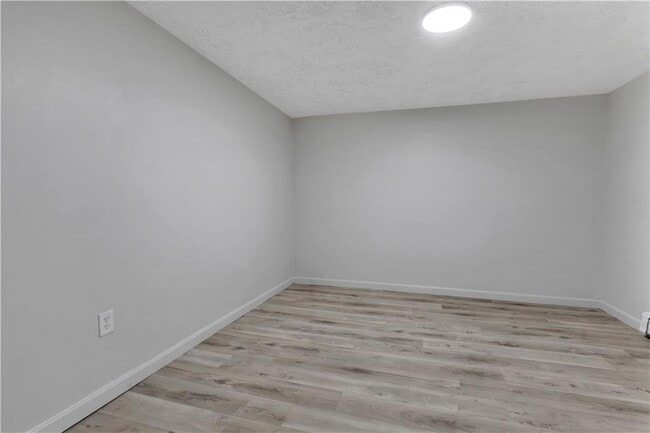 Building Photo - 105 Roosevelt St