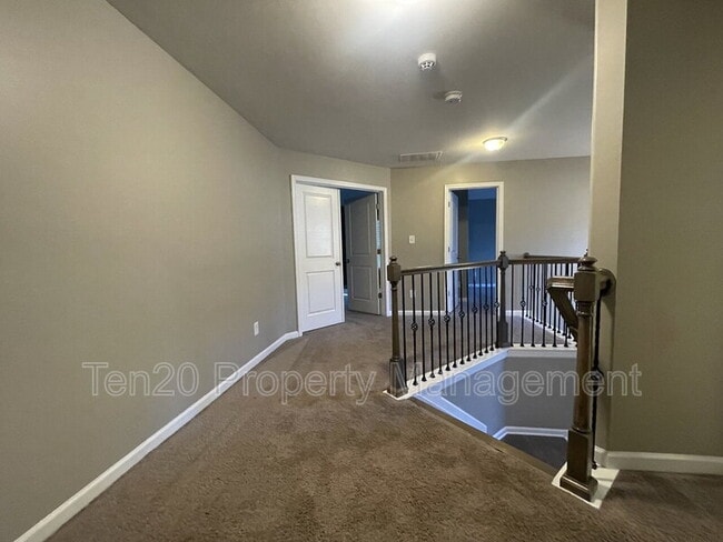 Building Photo - 236 Cedar Wy