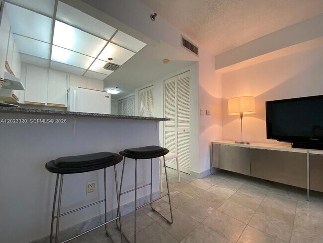 Building Photo - 540 Brickell Key Dr