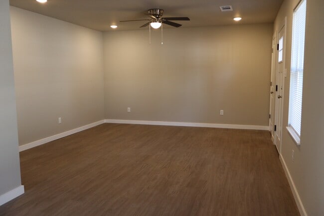 Building Photo - 1328 Seals St