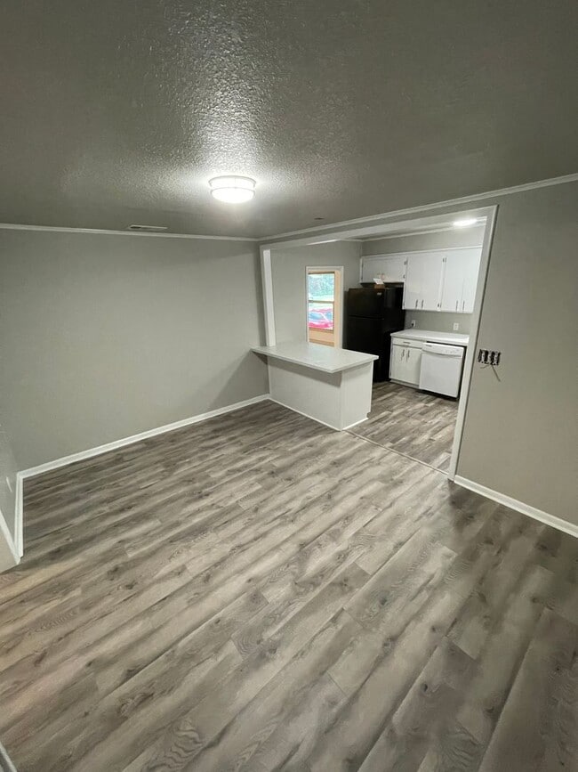 Building Photo - Remodeled 2 Bed, 1 Bath Home in Fort Smith