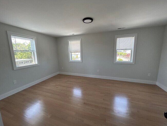 Building Photo - 150 Rumney Rd