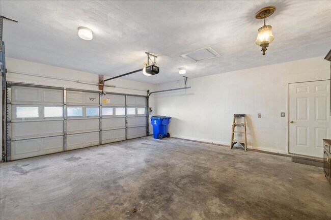 Building Photo - 1102 Mourning Dove Dr