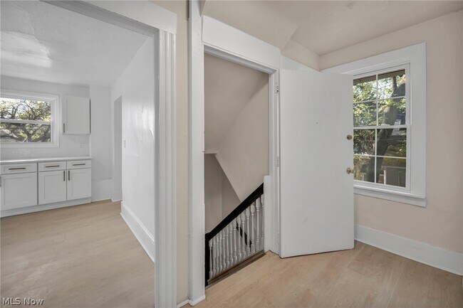 Building Photo - 2049 W 85th St