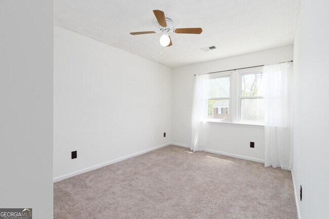 Building Photo - 4091 E Meadow Dr