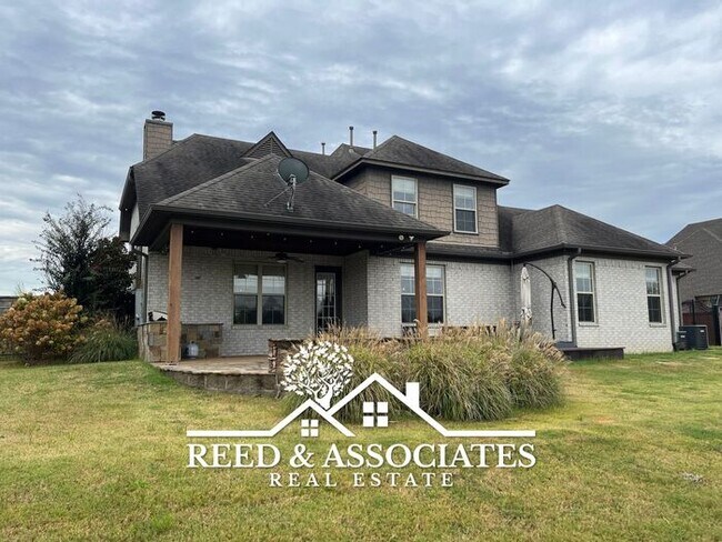 Building Photo - 4 Bedroom Arlington Home with a Lakeside Lot