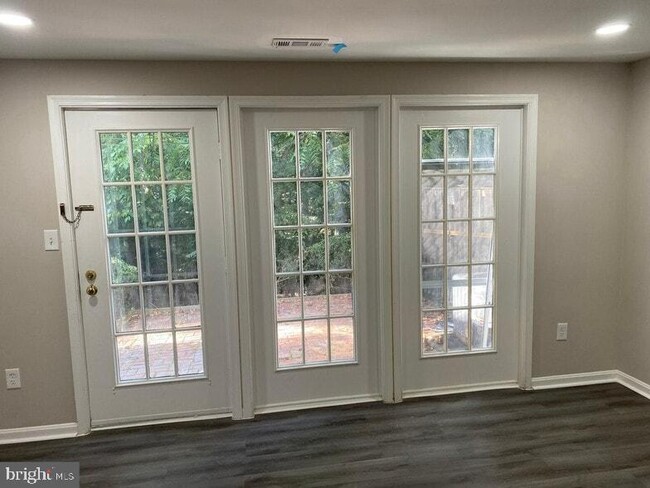 Building Photo - 13511 Ambassador Dr